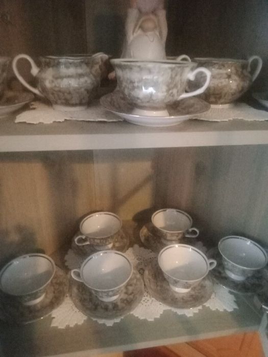 Komplet filiżanek że spodkami