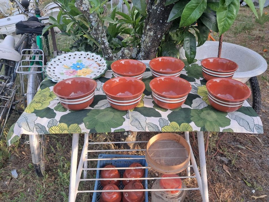 Sete tigelas de barro