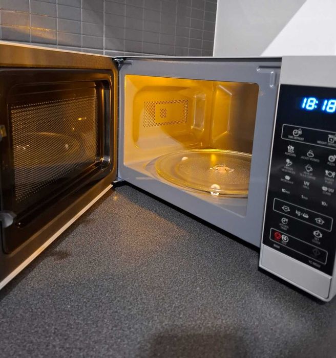 Kuchenka Mikrofalowa Sharp 1000W 12 Programów Grill Stylowa Srebrna