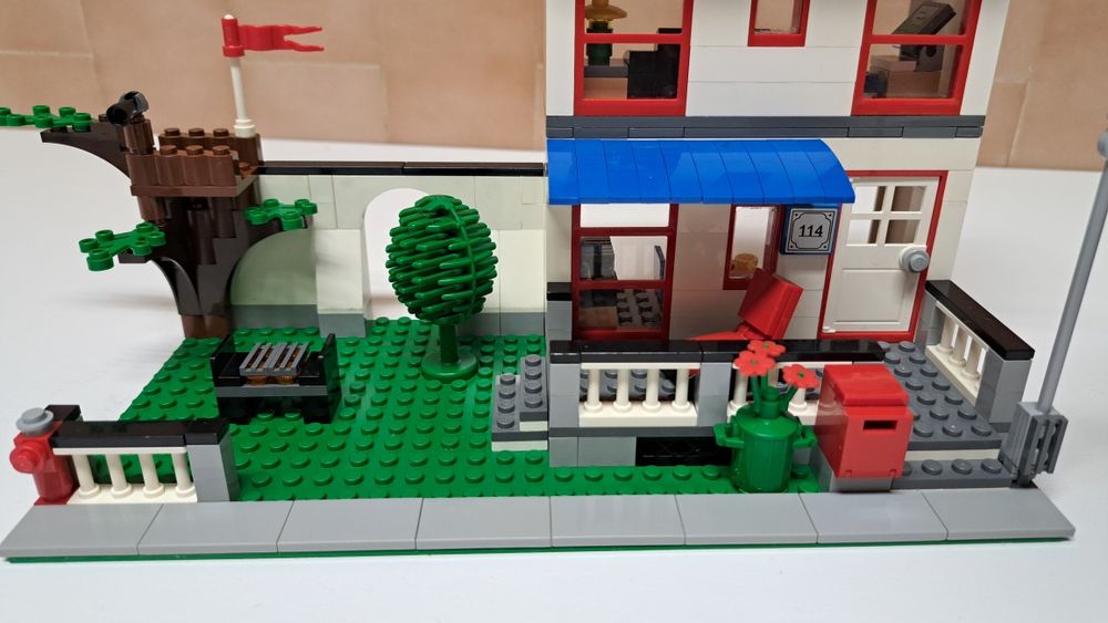 LEGO 8403 - City House