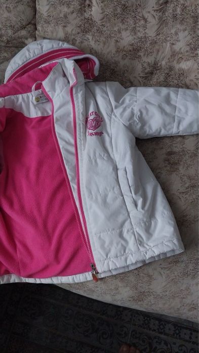 Куртка біла на флісі Осінь/зима розмір 110