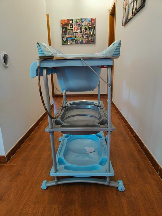 Muda fralda e banheira azul