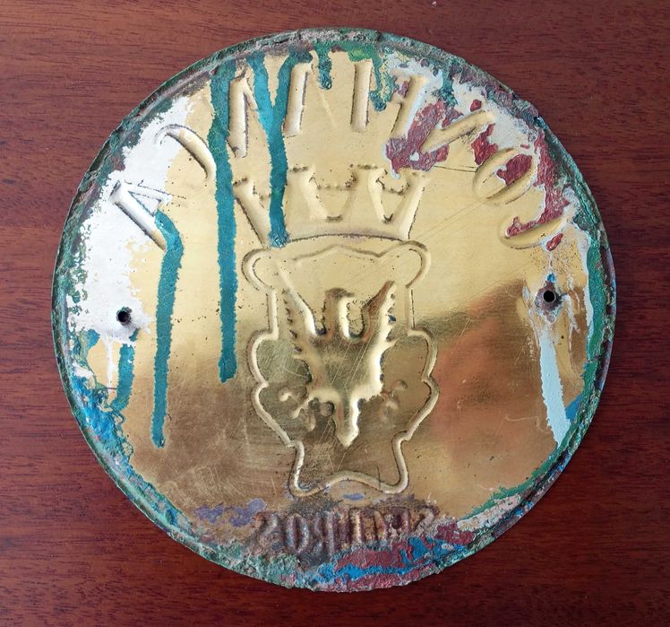 Antiga placa Companhia de Seguros Tagus e placa de Seguros Confiança