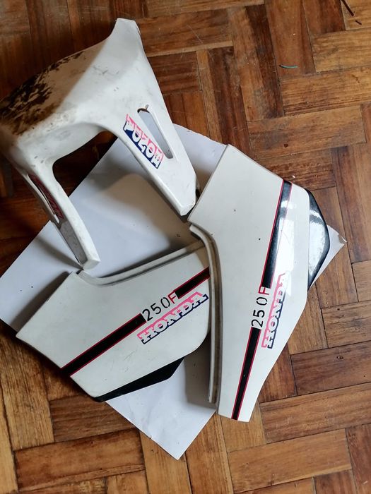 Vendo peças de mota Honda VT250 de 1984