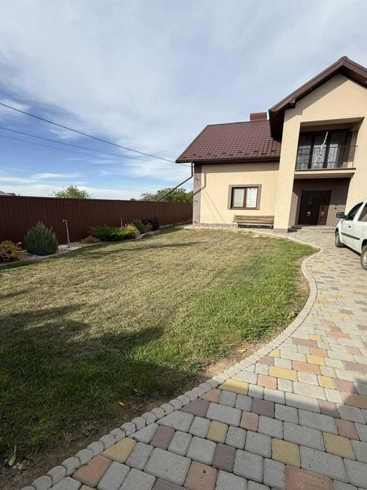 Продам сучасний двоповерховий будинок 180кв.м. з усіма комунікаціями