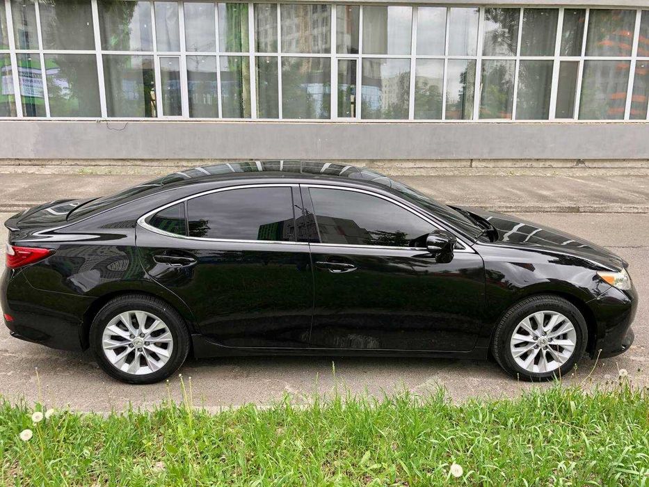 Гібрид седан Lexus ES 2013