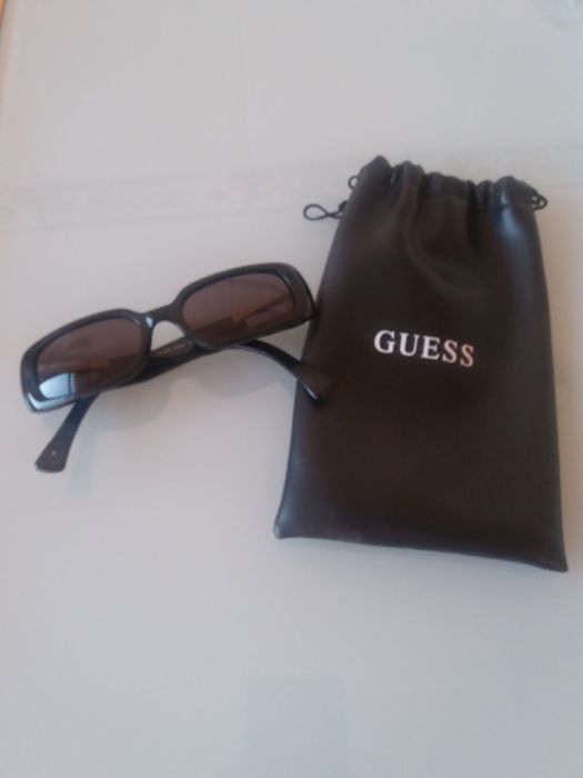 Óculos de sol de senhora pretos Guess