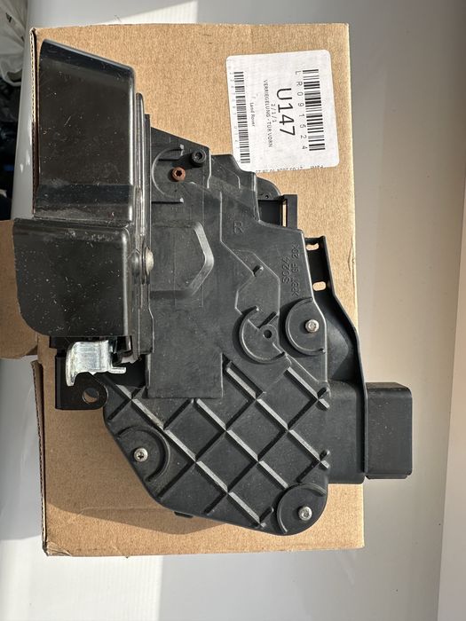 Land Rover LR091524 замок двери передней  правый под ремонт