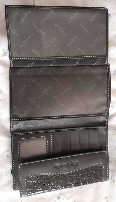 Carteiras de pele e marca