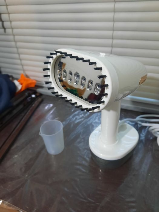 Ferro de engomar vertical a vapor