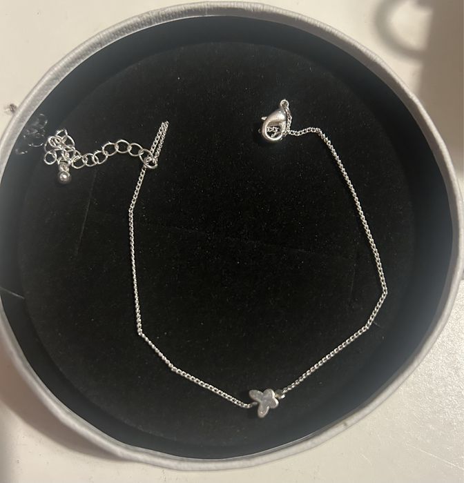 Bransoletka na kostkę motylek