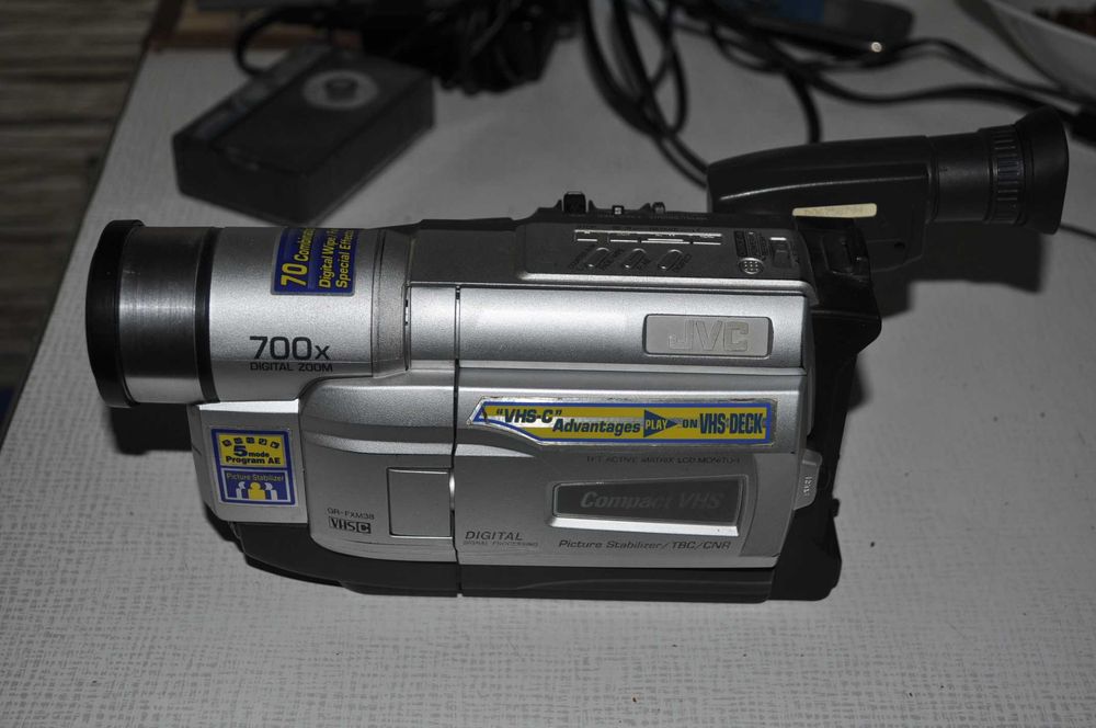 Видеокамера Canon DC301e