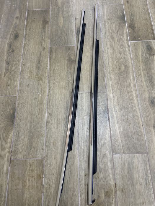 Скло задньої дверки, молдінг дверок, обрамлення скла bmw g30