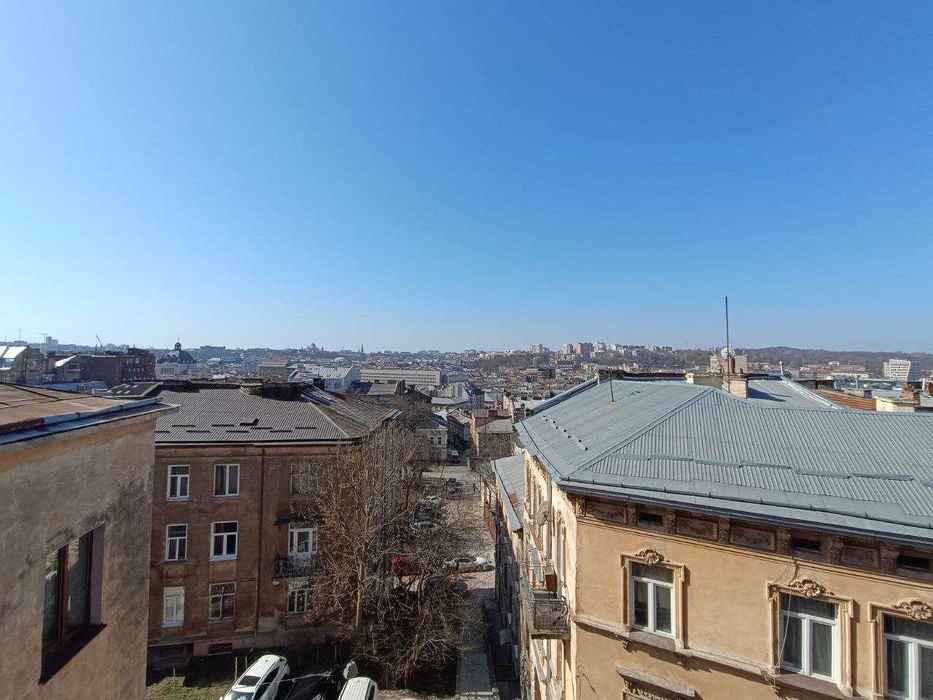 Продаж чудової 2-ох рівневої квартири паркова зона центр міста
