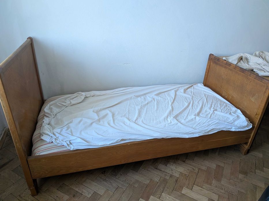 Віддам старі меблі