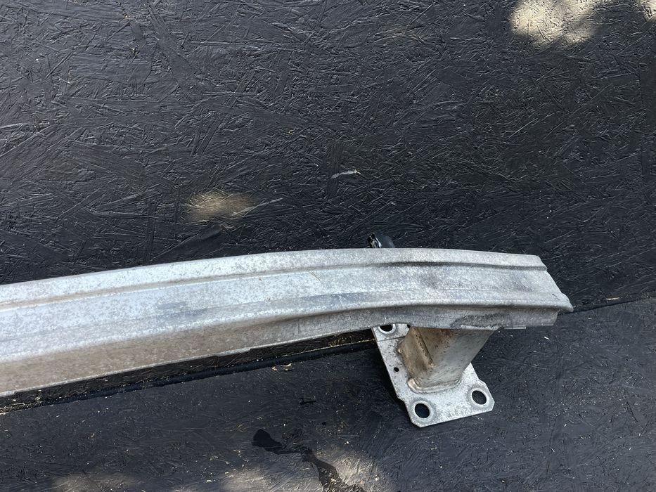 Підсилювач переднього бамперу Рено Меган3 Уселитель бампера Megan3