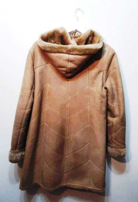 Kożuszek damski z kapturem - beżowy