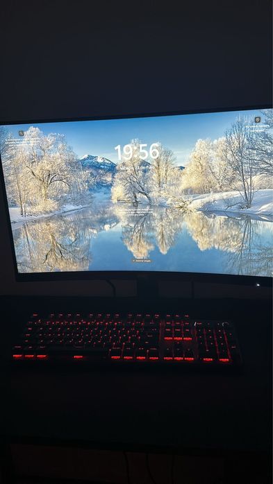 Gaming PC with Separate Peripherals510831556947486720