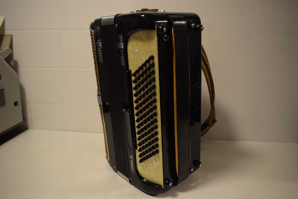 Acordeao Adria Piano III Grand Lux 3 Voz,  N  50