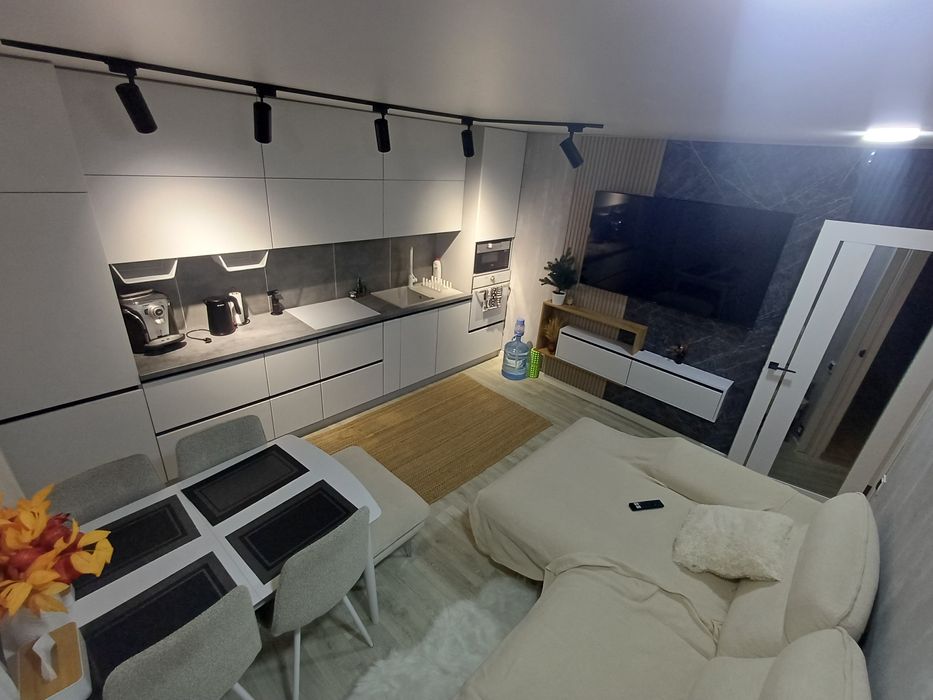 Затишна  та сучасна квартира .