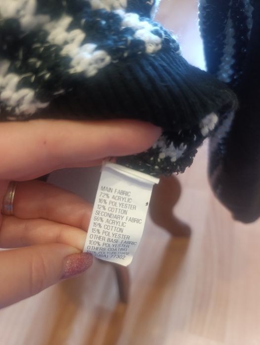 Стильний жіночий светр у чорно-білому кольорі