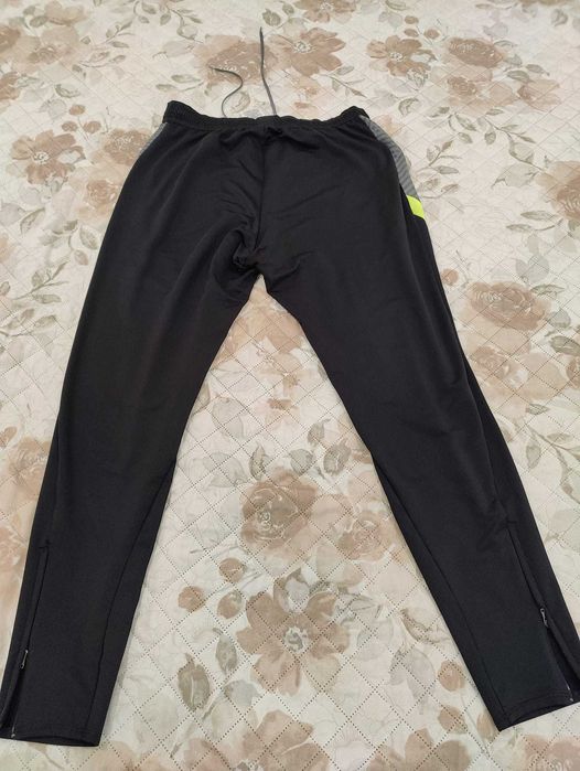 Calças de treino Nike tam. L em excelente estado