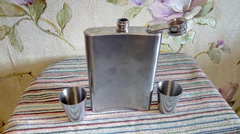 Фляга + 2 стопки Stainless Steel 8oZ из нержавеющей стали Bronx 250 ml