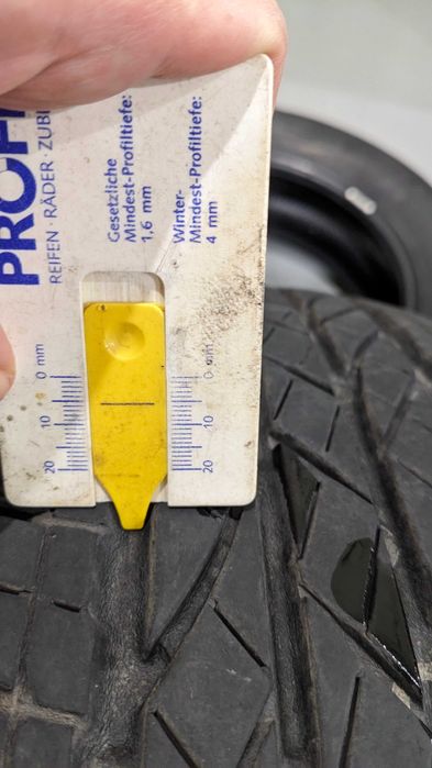 Всесезонні шини Bridgestone Dueler 225/65R17, 5-6 мм. 2016 р. 2 шт.