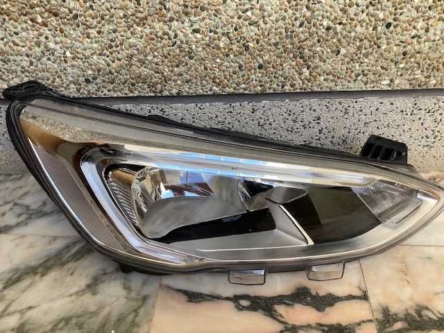 Farol principal Ford Focus (2018 a 2022) lado de montagem à direita