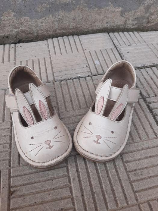 Кожаные туфельки на девочку
