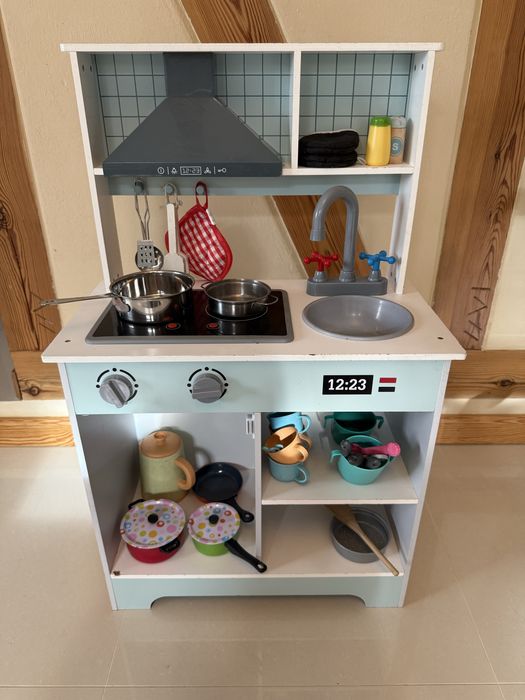 Kuchenka dziecieca z palnikami i przyborami