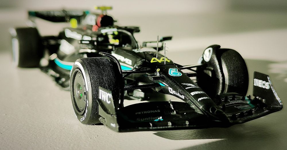 Mercedes F1 Spark S8561 Lewis Hamilton w skali 1:43 z 2023