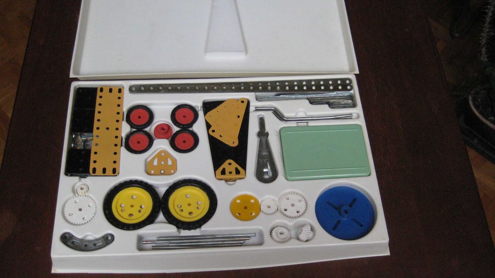 Zestaw mechaniczny modelarski