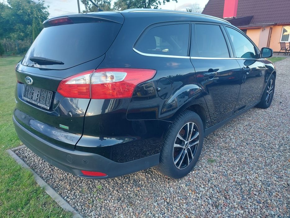 Uszkodzony Ford Focus Mk3 1.0 125 km