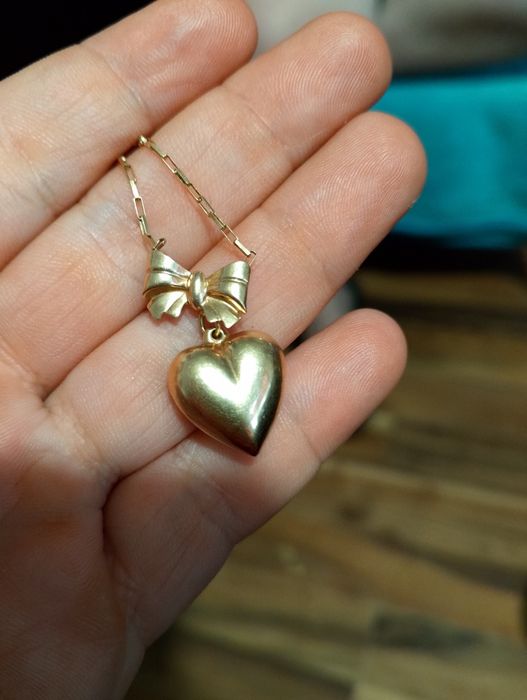 Złoty łańcuszek z sercem