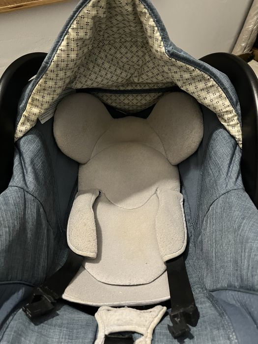 Carrinho bébé Confort com ovo e cadeira.