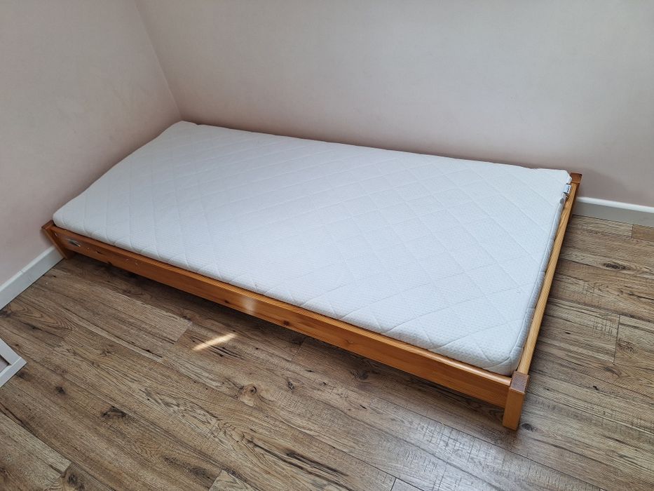 Łóżko 90x200 z materacem