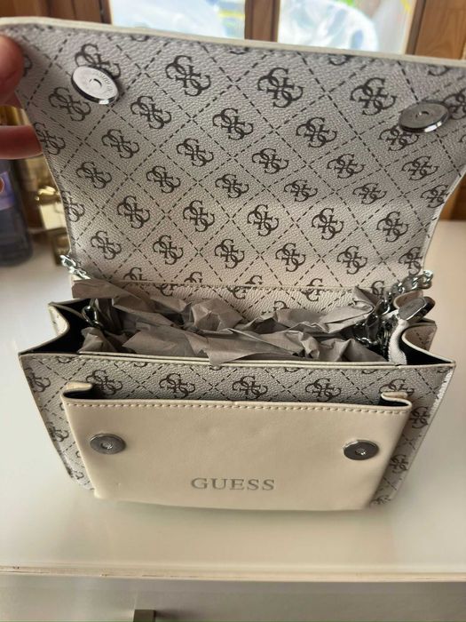 Mala Guess  Nova