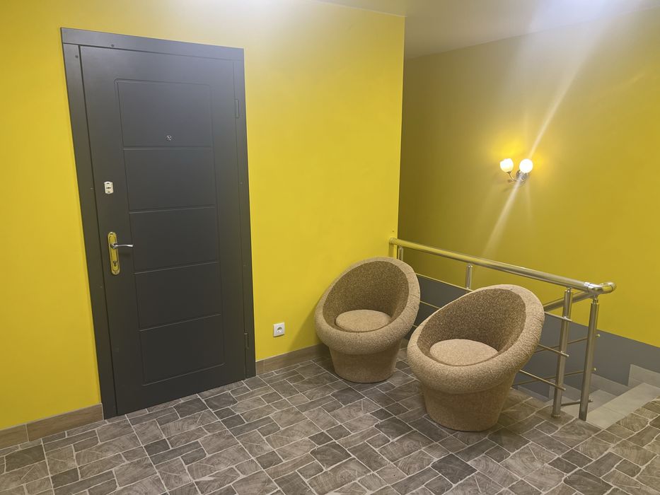 Оренда офіса 20 м2  (Колгоспна 13а)