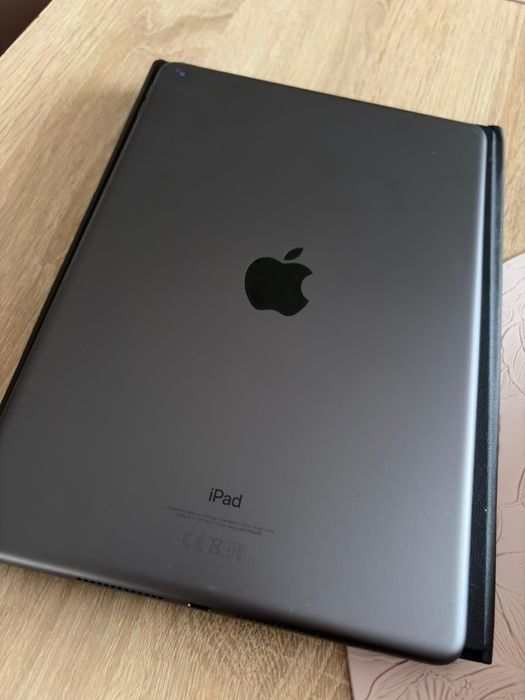 Ipad 9th generacji 10,2 + Apple Pencil 1 + etui z klawiaturą