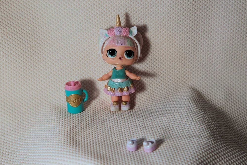 L.O.L. Surprise! Sparkle Series Laleczka Unicorn inne ciało i top
