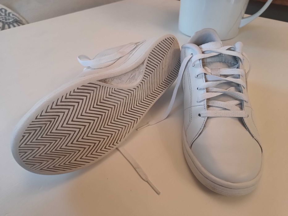 Buty firmy NIKE Białe