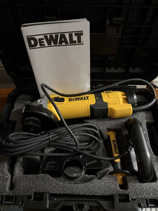 Dewalt DWE4257  Szlifierka kątowa regulacja walizka oraz akcesoria