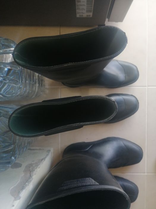 Vendo vários botins ou botas água como novas