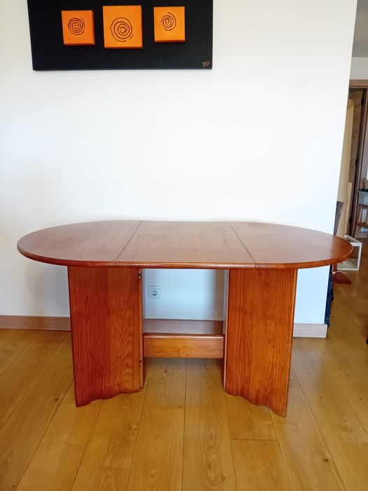 Mesa em madeira maciça