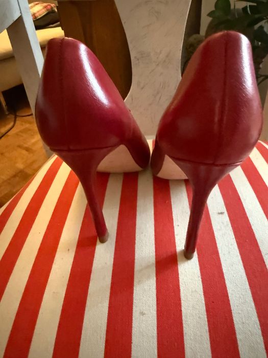 Sapatos de salto alto