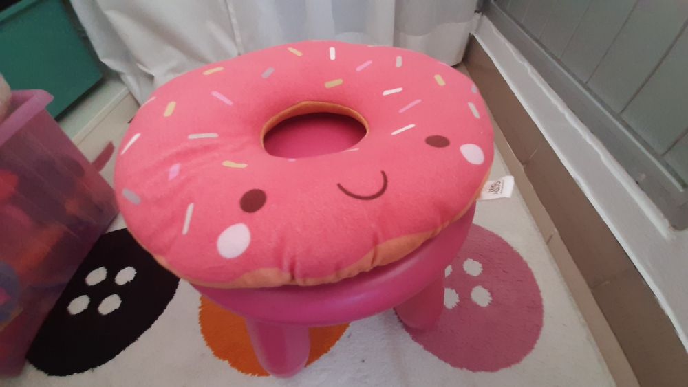 Banco Infantil IKEA Cor-de-Rosa + Almofada em Forma de Donut