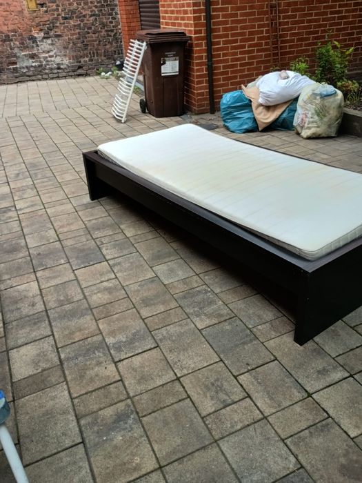 Łóżko 90x200 czarne z materacem