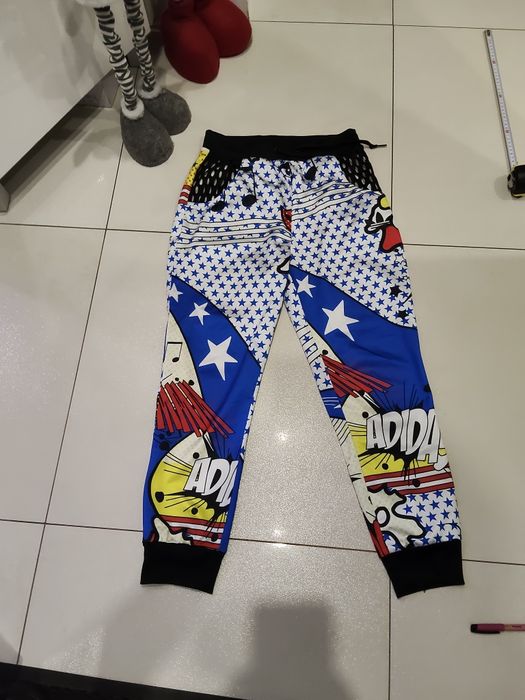 Spodnie adidas komiksowe Rita Ora