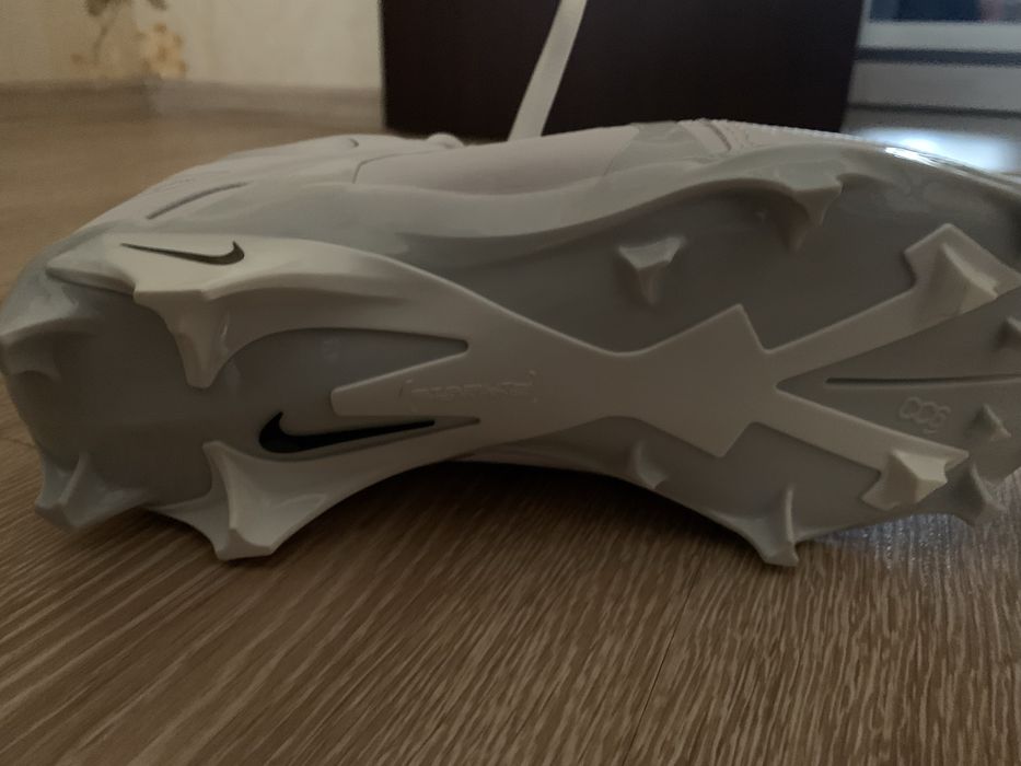 бутсы Nike Alpha